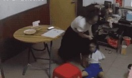 爆料大人打小孩视频,揭秘大人打小孩的残酷瞬间