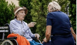 娱乐吃瓜酱老年痴呆,老年痴呆背后的感人故事